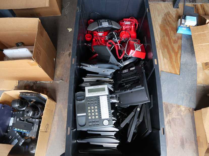 36 Desktop Office Phones