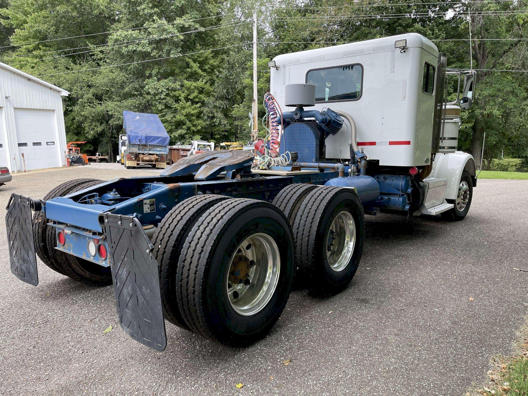 2011 Peterbilt 367 Flat Top Sleeper - image 2