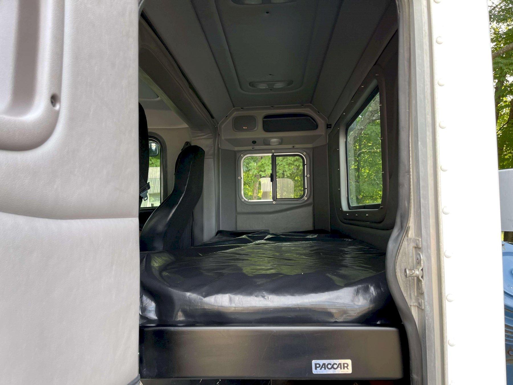 2011 Peterbilt 367 Flat Top Sleeper - image 17