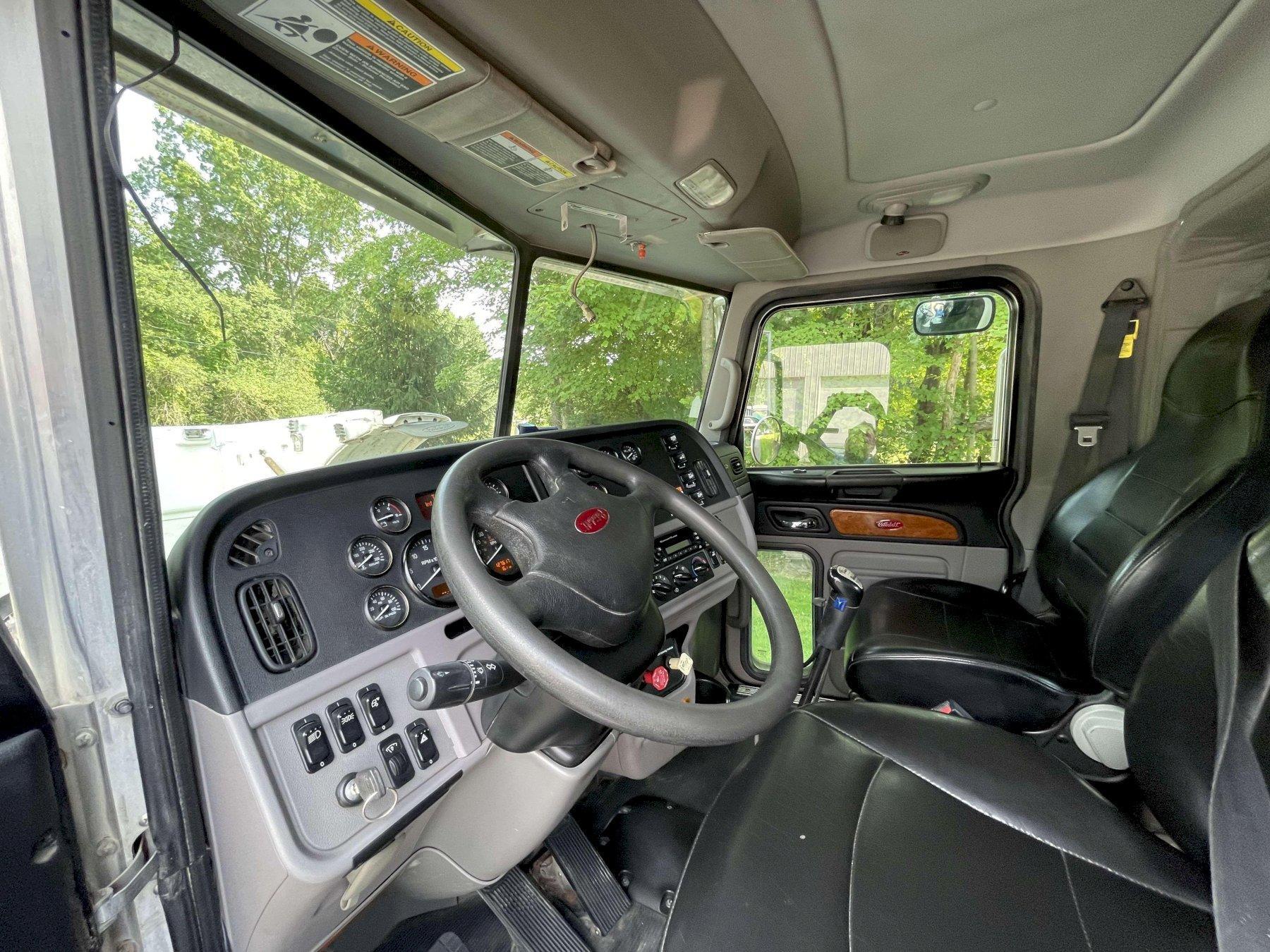 2011 Peterbilt 367 Flat Top Sleeper - image 12