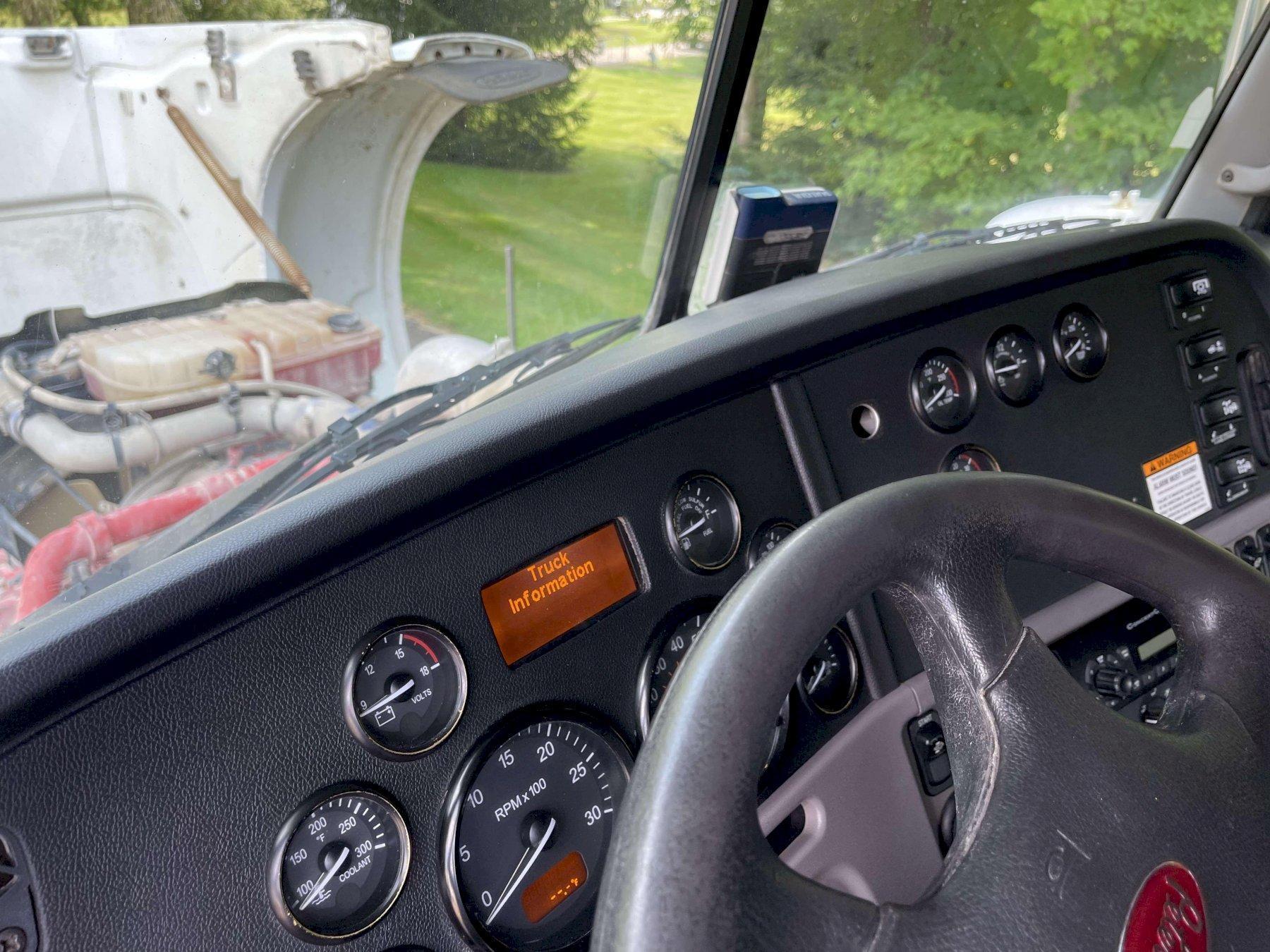 2011 Peterbilt 367 Flat Top Sleeper - image 16