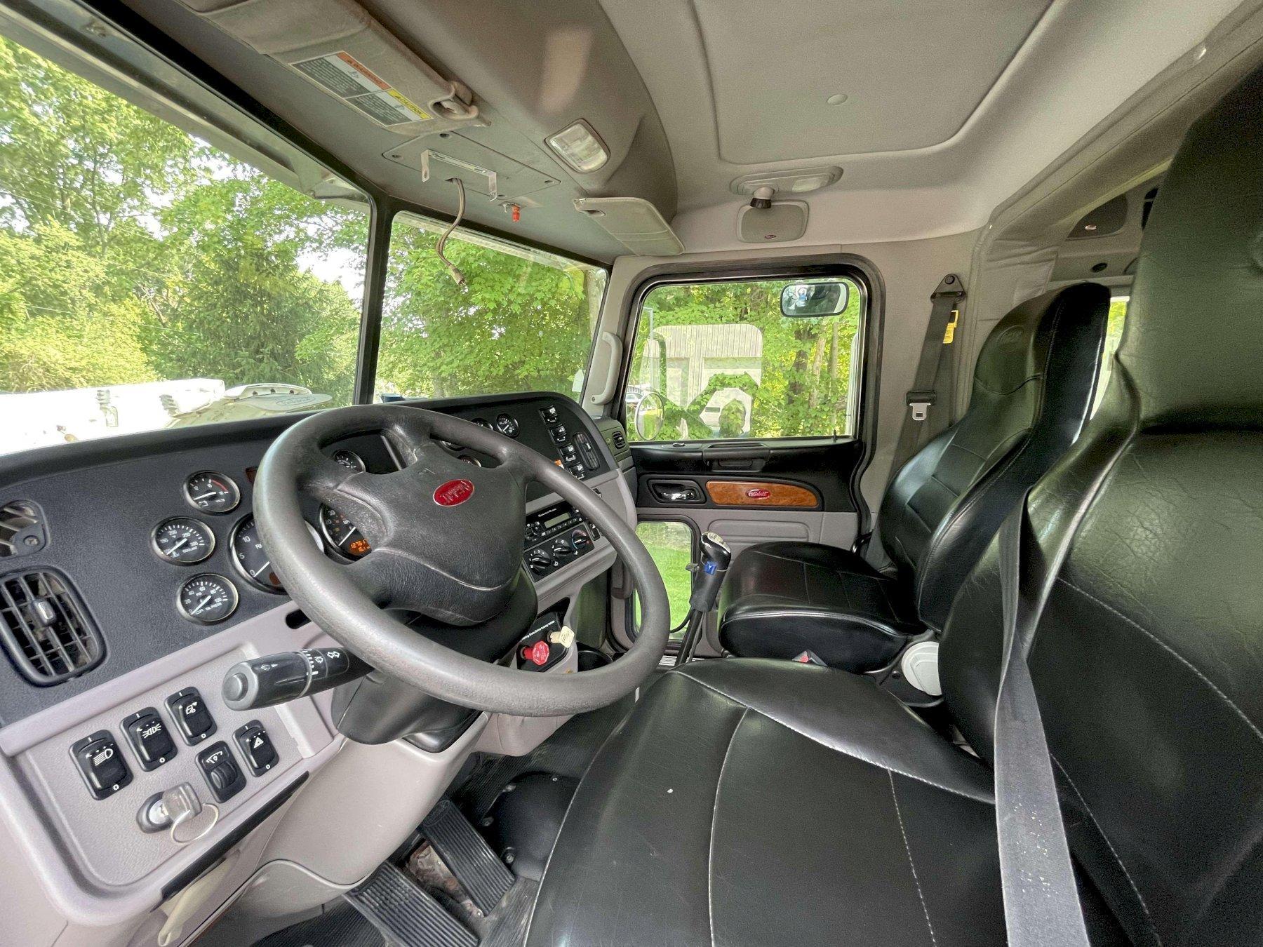 2011 Peterbilt 367 Flat Top Sleeper - image 14