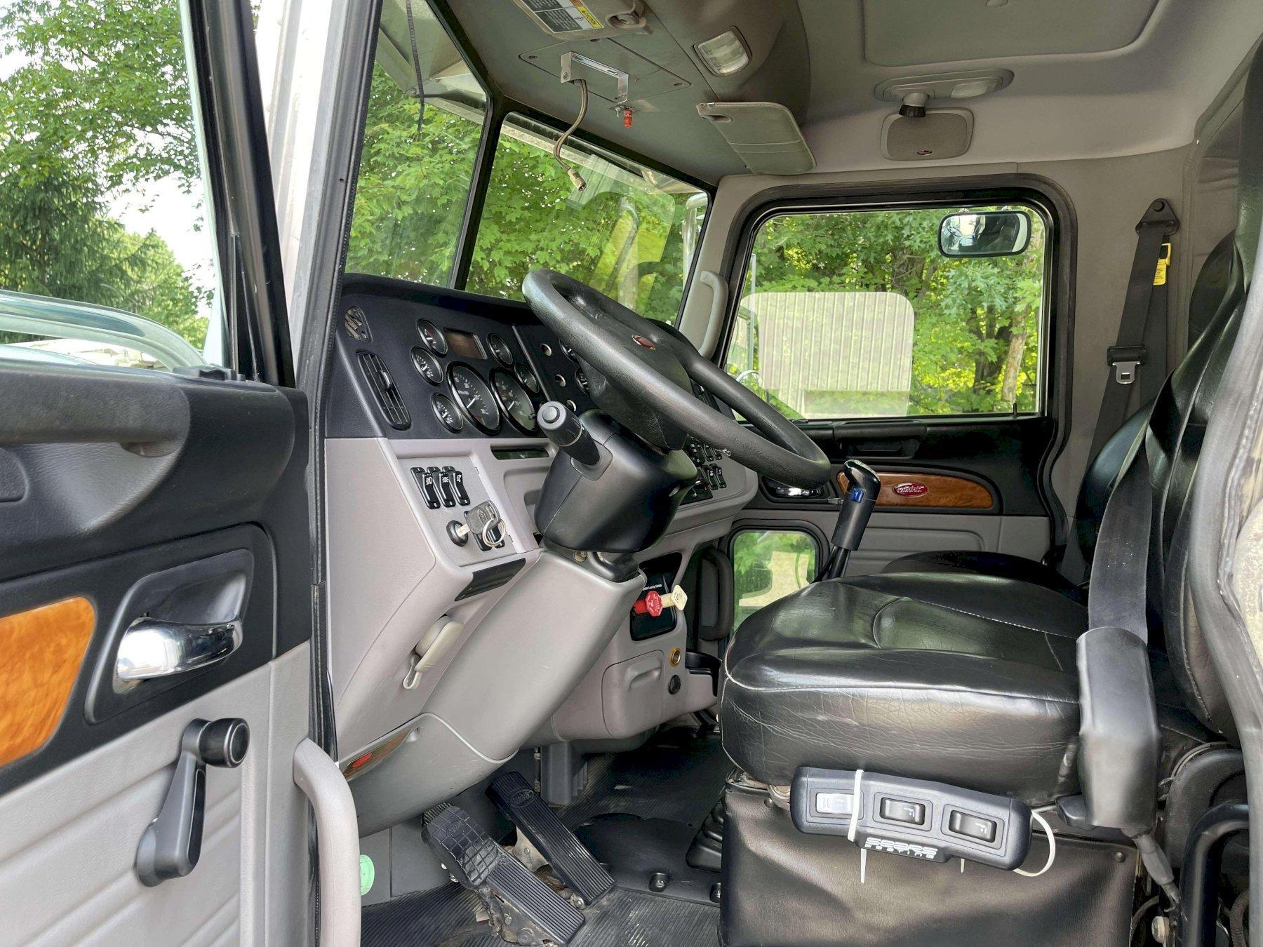 2011 Peterbilt 367 Flat Top Sleeper - image 18