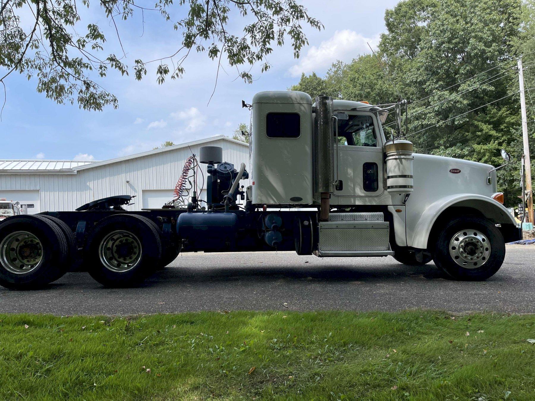 2011 Peterbilt 367 Flat Top Sleeper - image 5