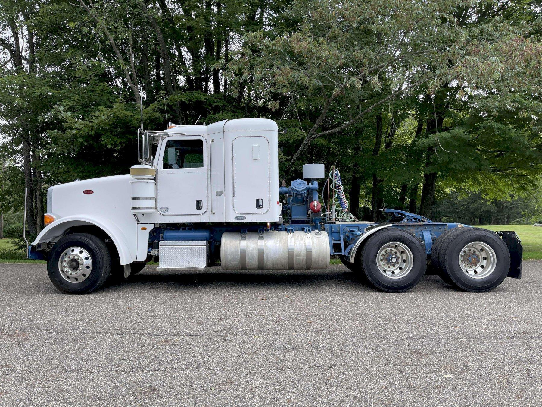 2011 Peterbilt 367 Flat Top Sleeper - image 7