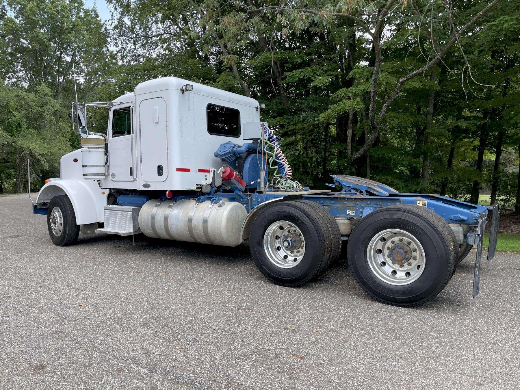 2011 Peterbilt 367 Flat Top Sleeper - image 8