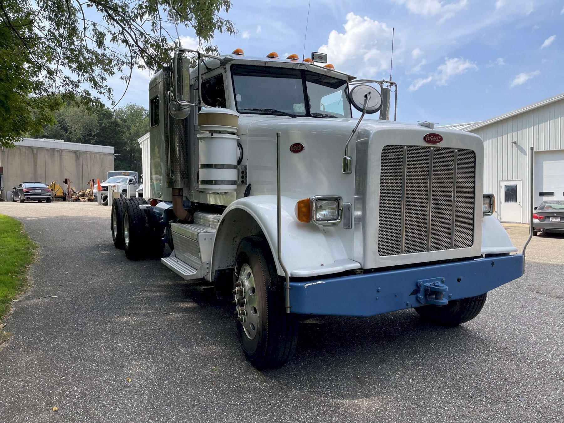 2011 Peterbilt 367 Flat Top Sleeper - image 9