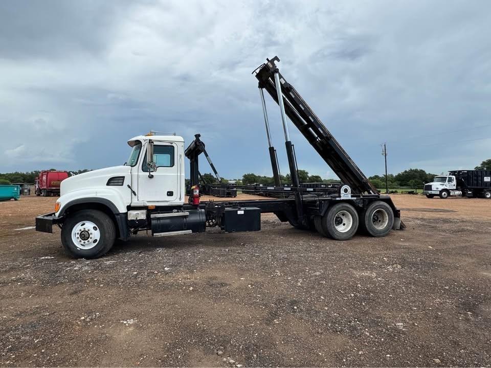 2003 Mack Pioneer Roll-Off - image 6