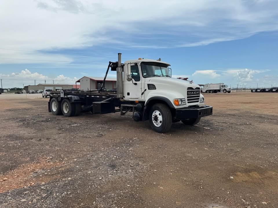 2003 Mack Pioneer Roll-Off - image 3