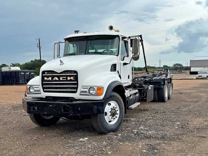 2003 Mack Pioneer Roll-Off