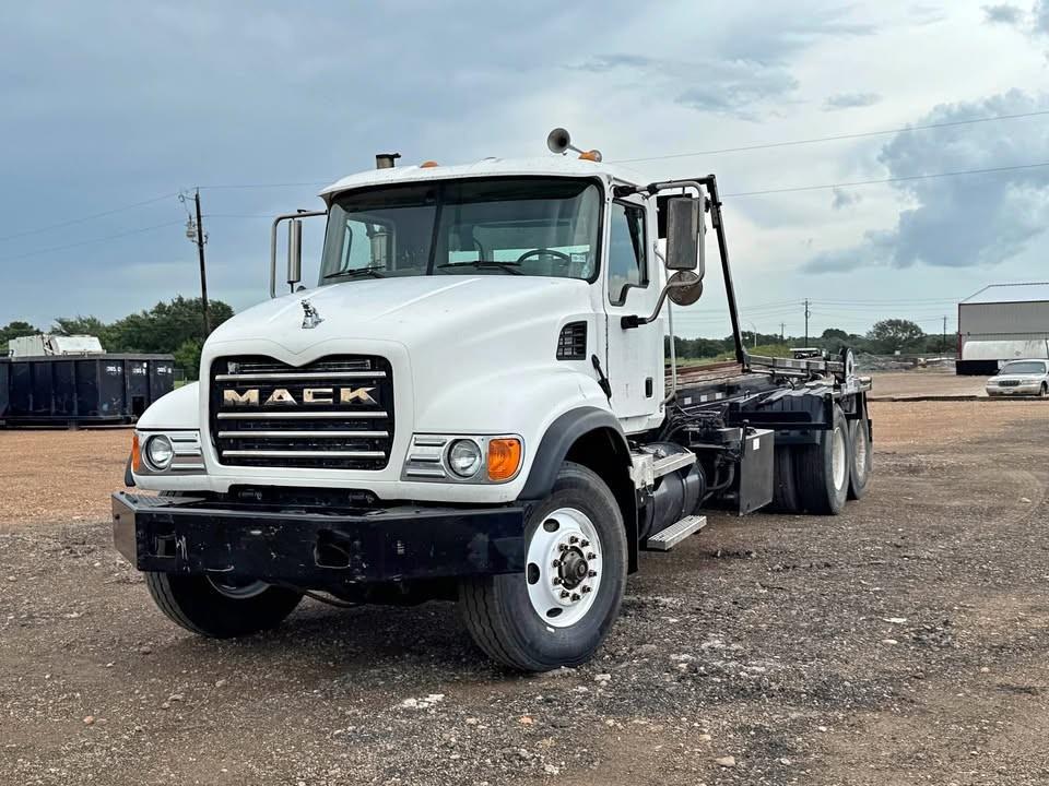 2003 Mack Pioneer Roll-Off - image 1