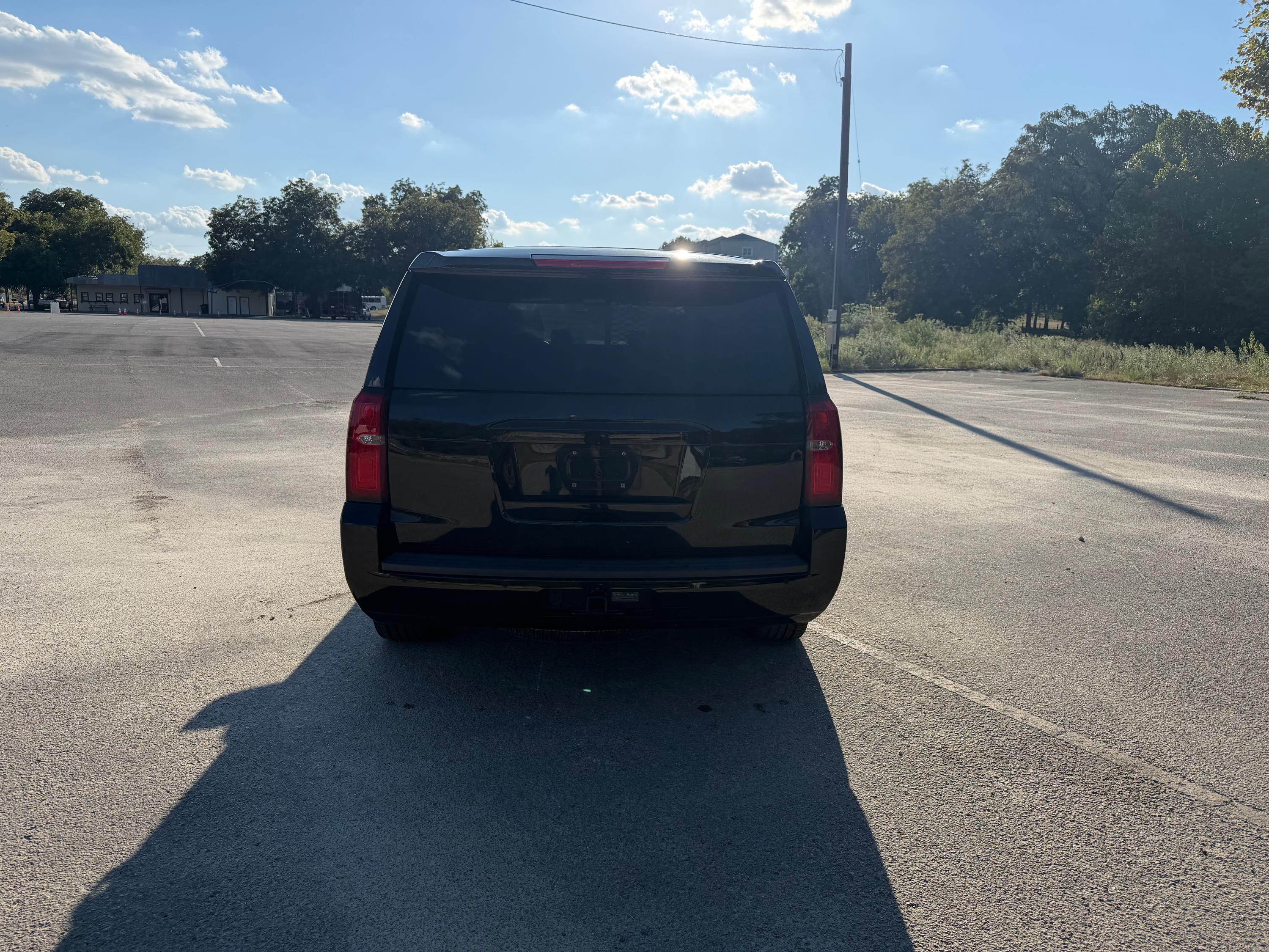 2019 Chevrolet Tahoe **Fully Equipped** - image 6