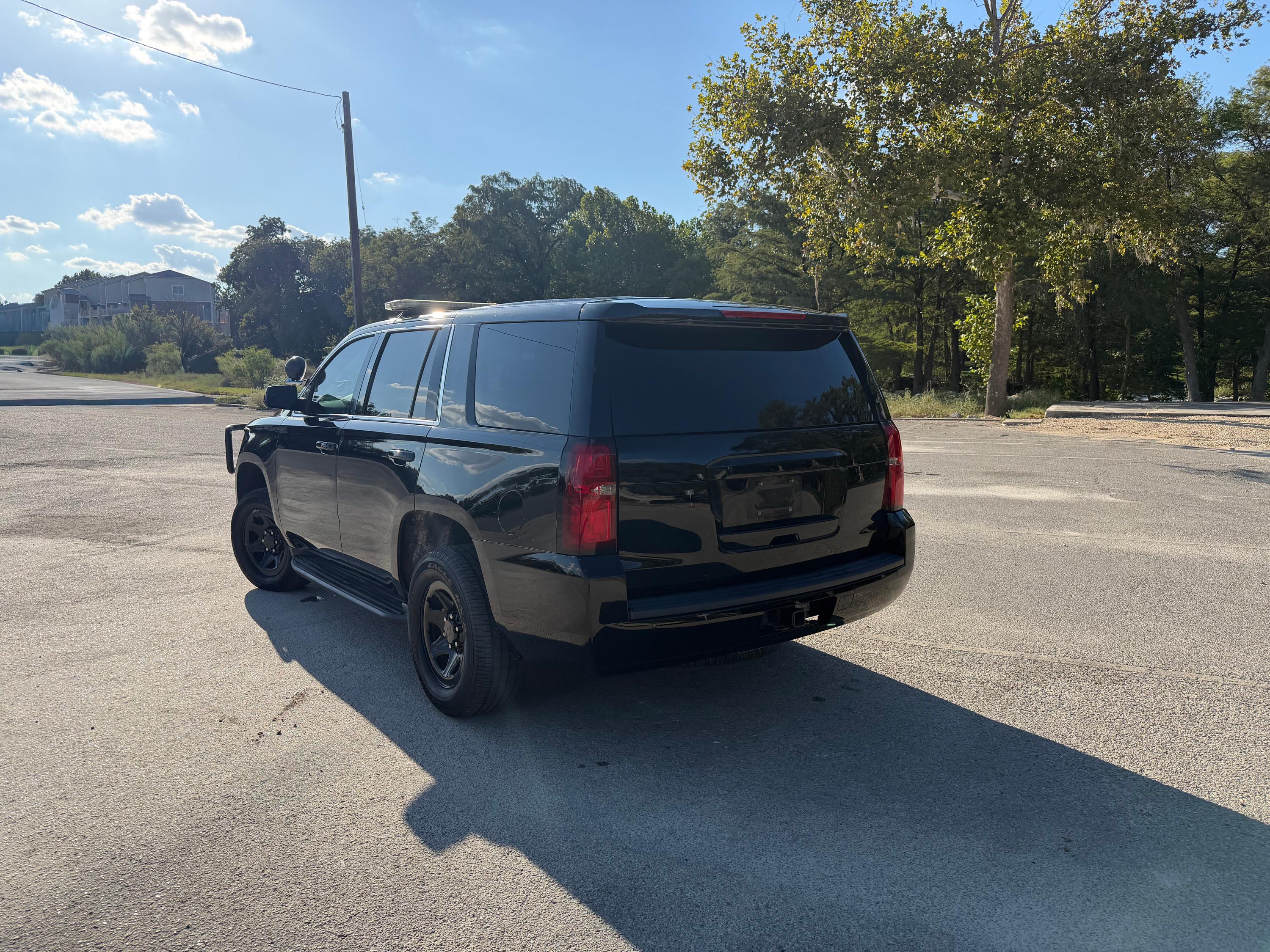 2019 Chevrolet Tahoe **Fully Equipped** - image 2