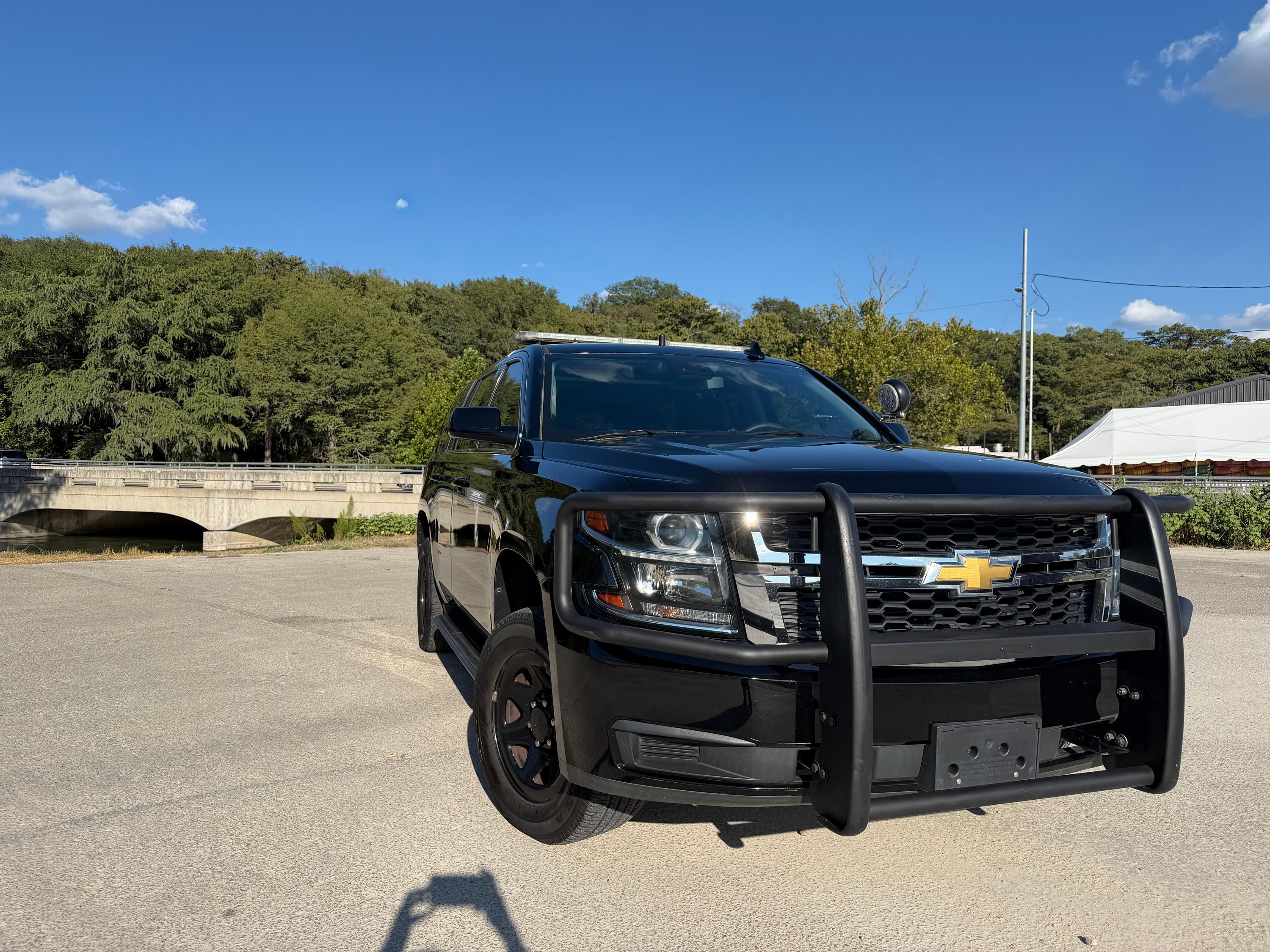 2019 Chevrolet Tahoe **Fully Equipped** - image 3