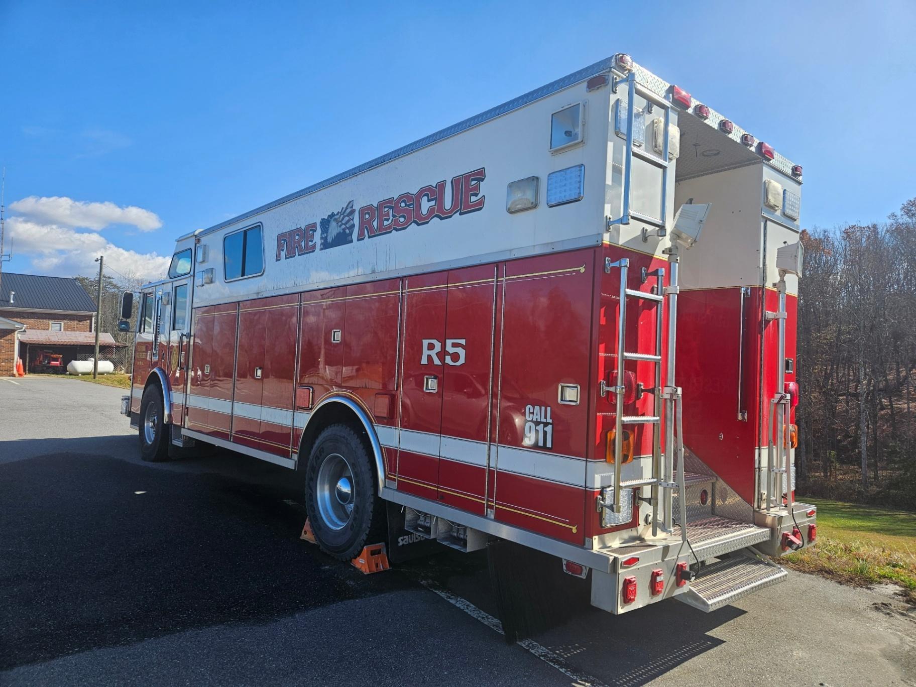 1989 Saulsbury Heavy Rescue - image 4