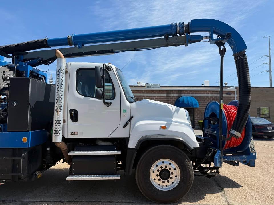 2018 Freightliner Vac-Con Combination - image 8
