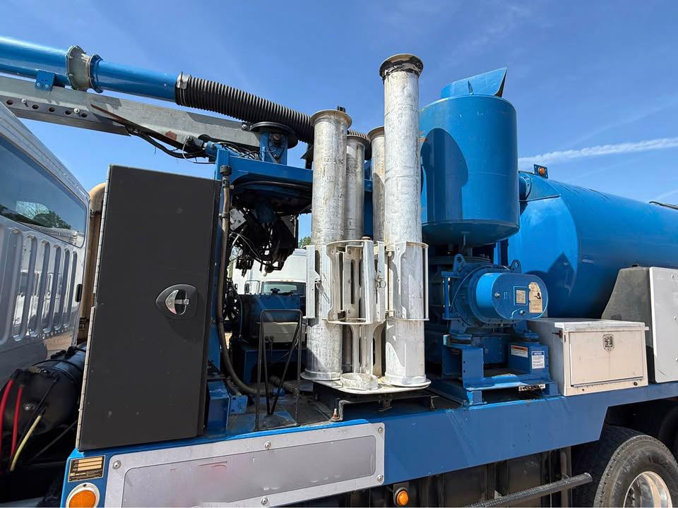 2018 Freightliner Vac-Con Combination - image 7