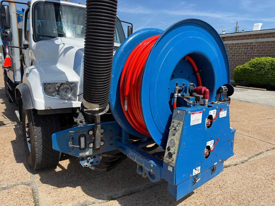 2018 Freightliner Vac-Con Combination - image 3