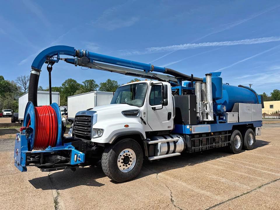 2018 Freightliner Vac-Con Combination - image 1