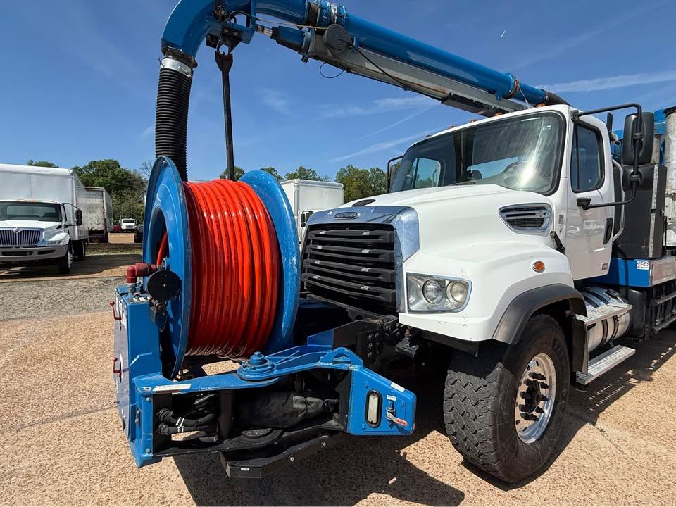 2018 Freightliner Vac-Con Combination - image 2