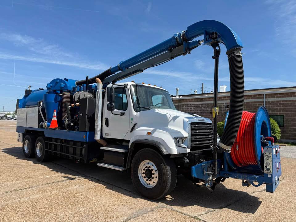 2018 Freightliner Vac-Con Combination - image 4