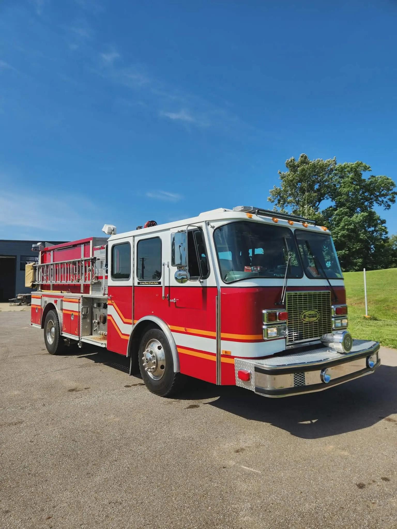 1997 E-One International Pumper - image 1