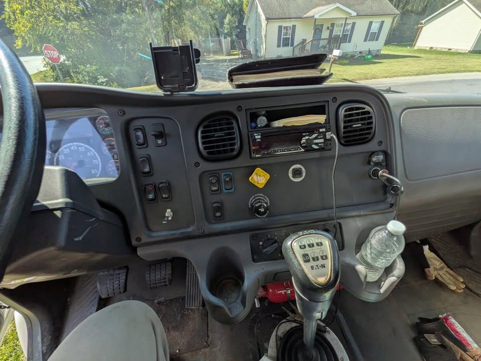 2018 Freightliner M2 Septic - image 4