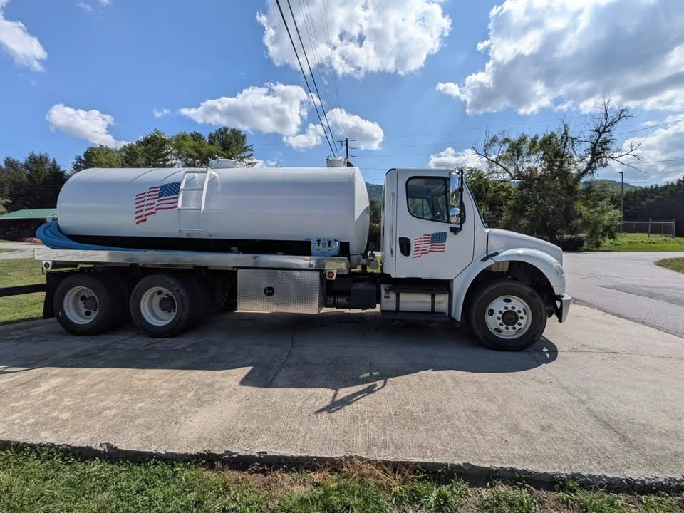 2018 Freightliner M2 Septic - image 2