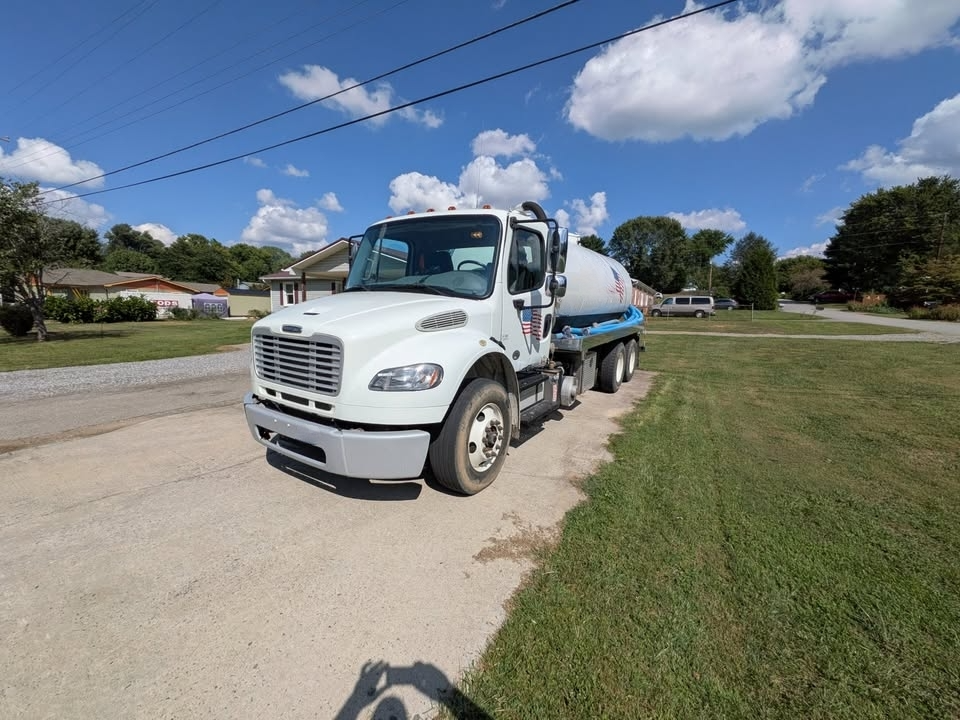 2018 Freightliner M2 Septic - image 1
