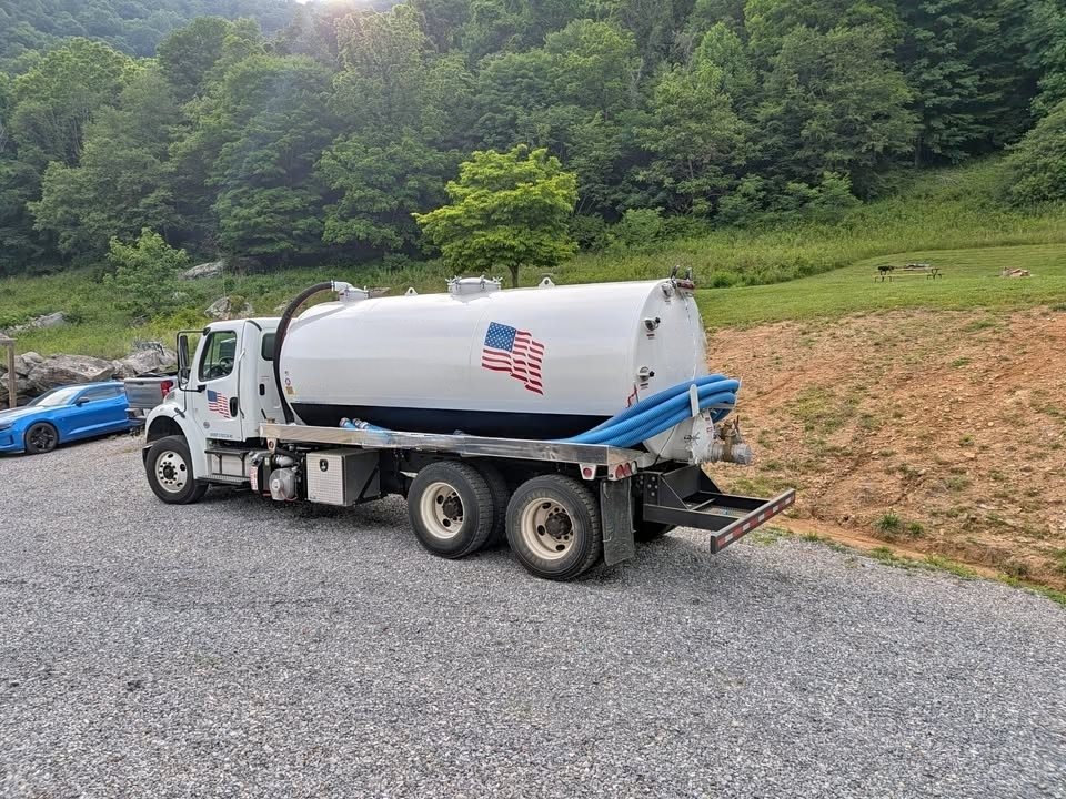 2018 Freightliner M2 Septic - image 3