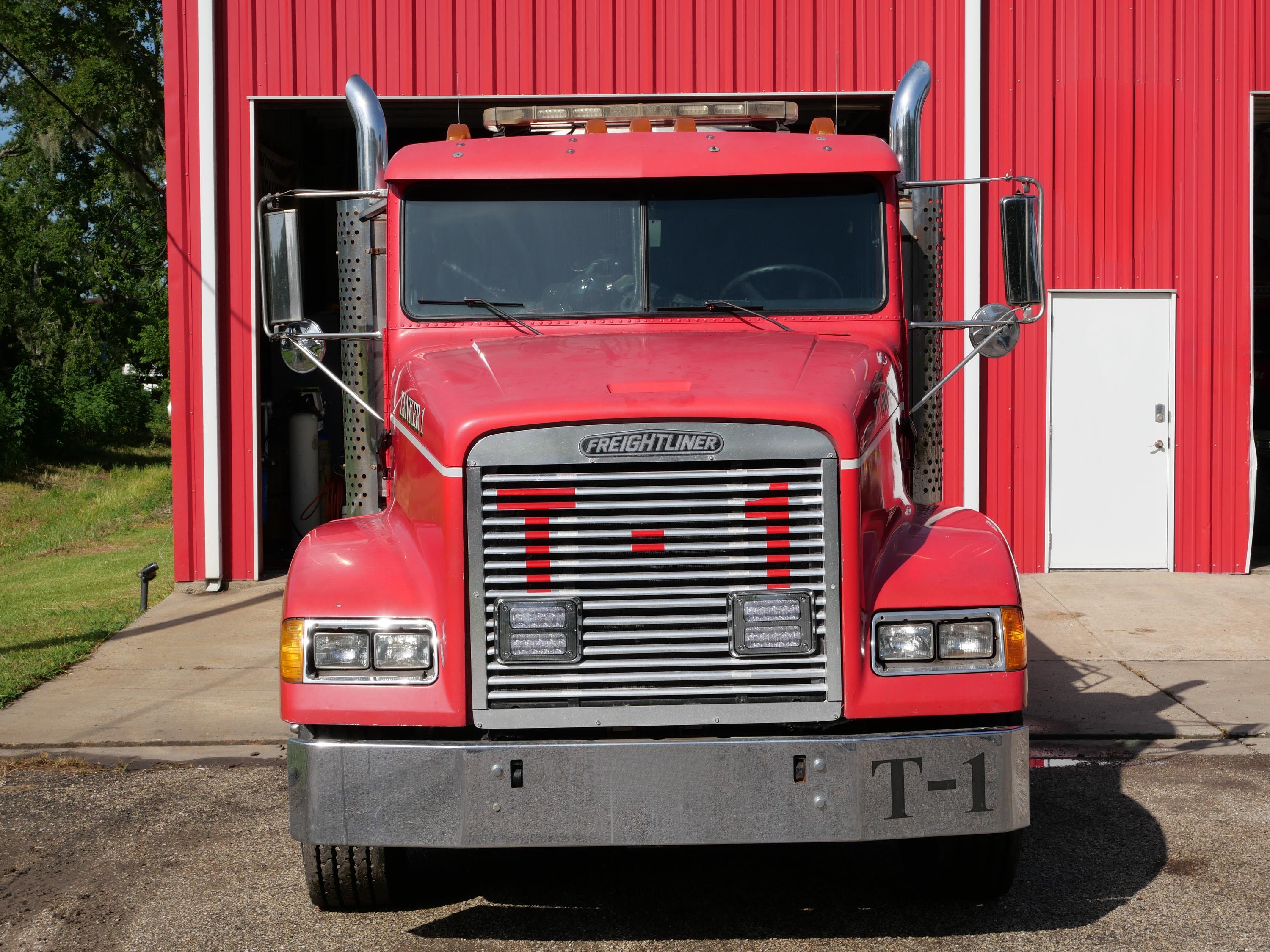 1996 Freightliner 3300 Gallon Tanker/Tender - image 8
