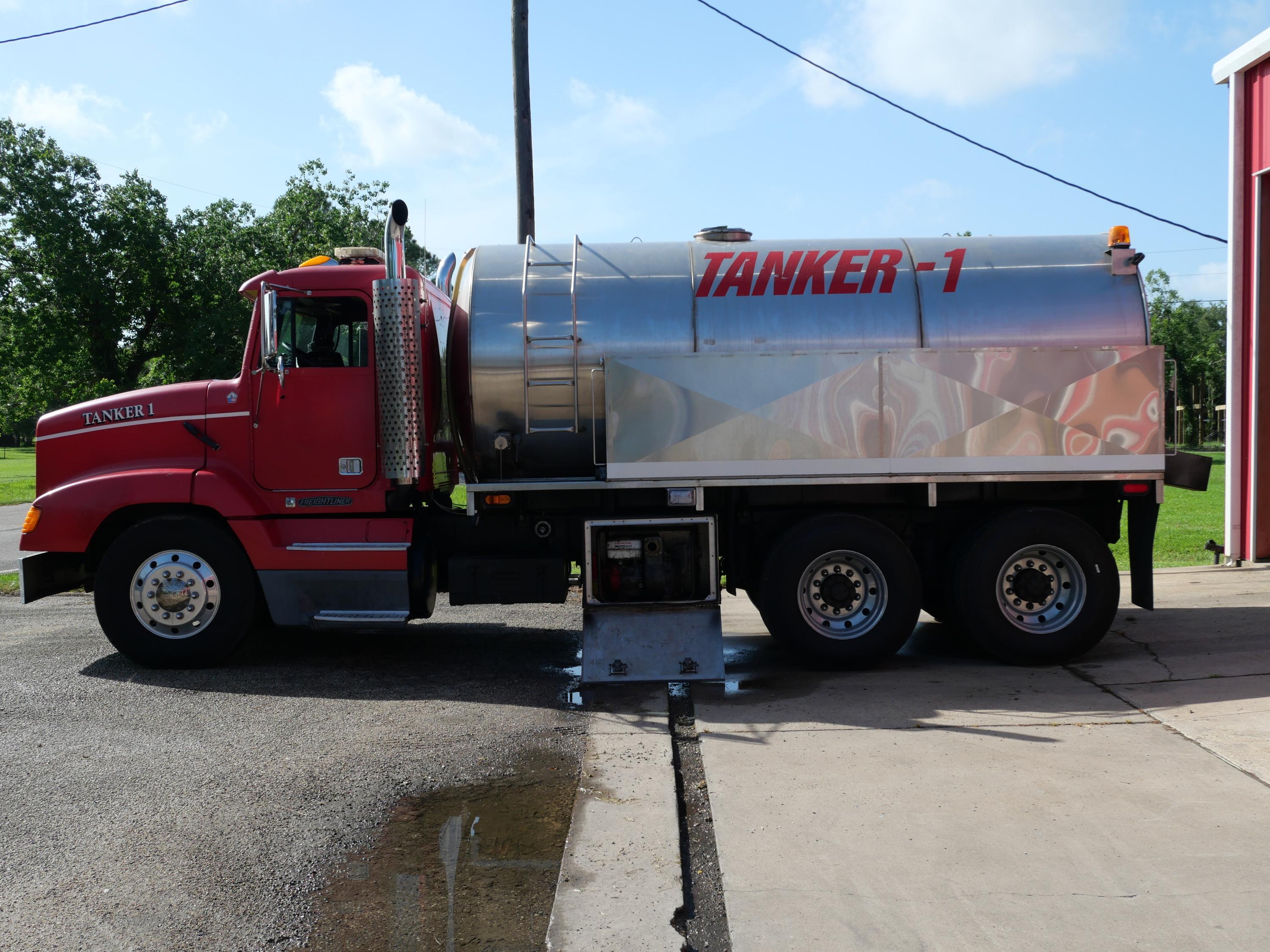 1996 Freightliner 3300 Gallon Tanker/Tender - image 7