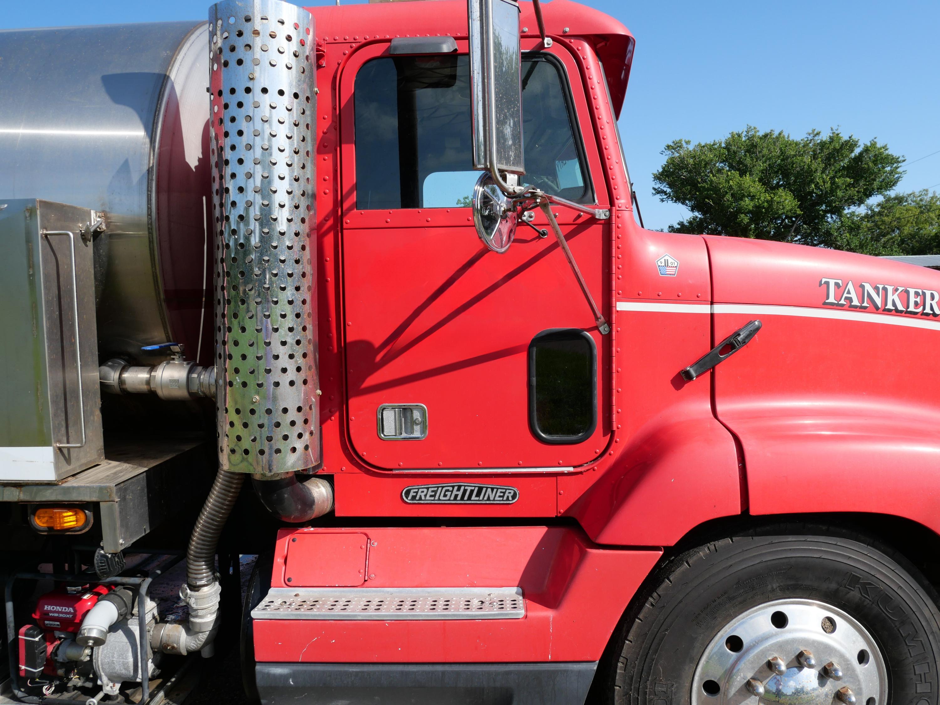 1996 Freightliner 3300 Gallon Tanker/Tender - image 9