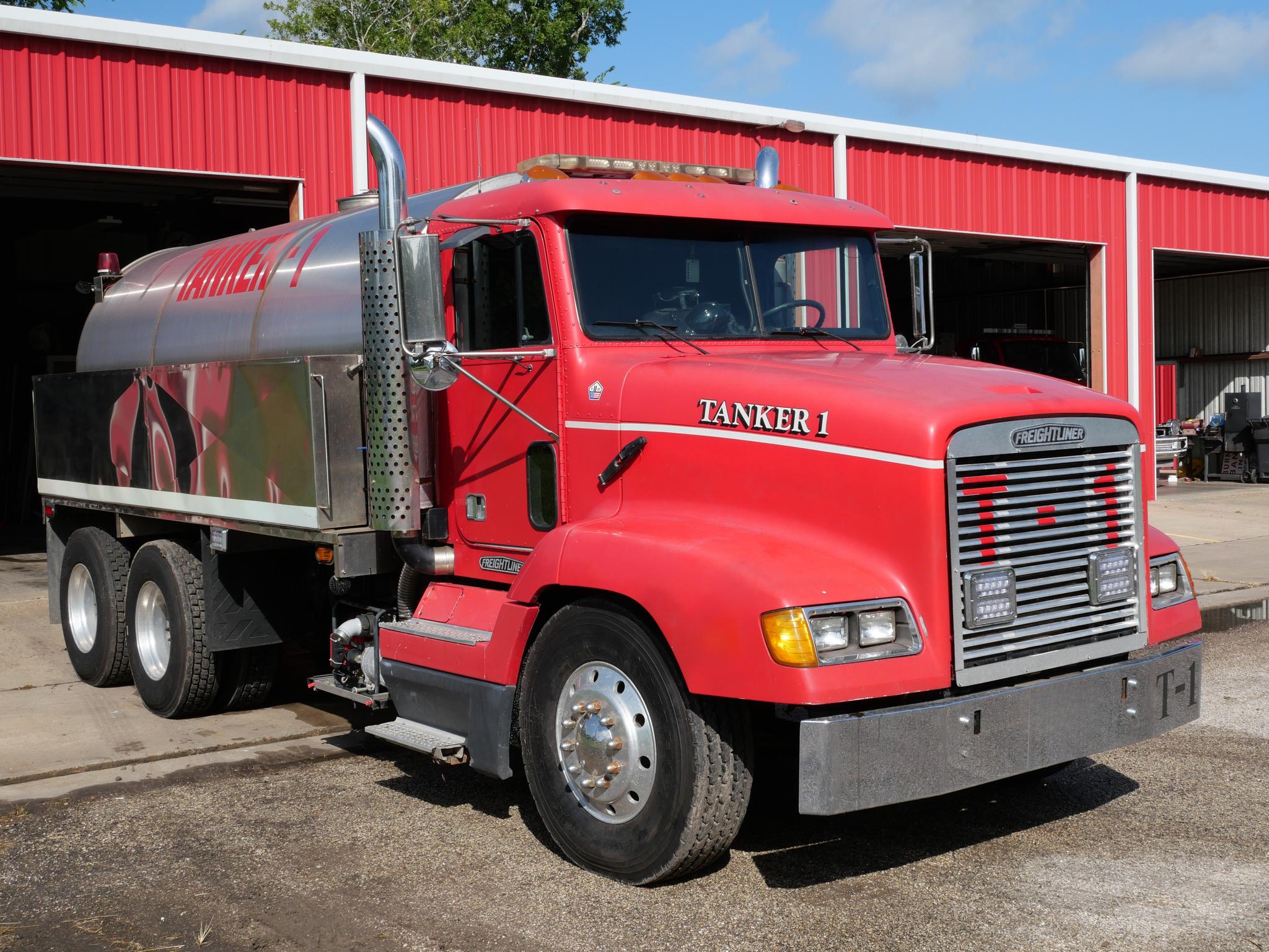 1996 Freightliner 3300 Gallon Tanker/Tender - image 5