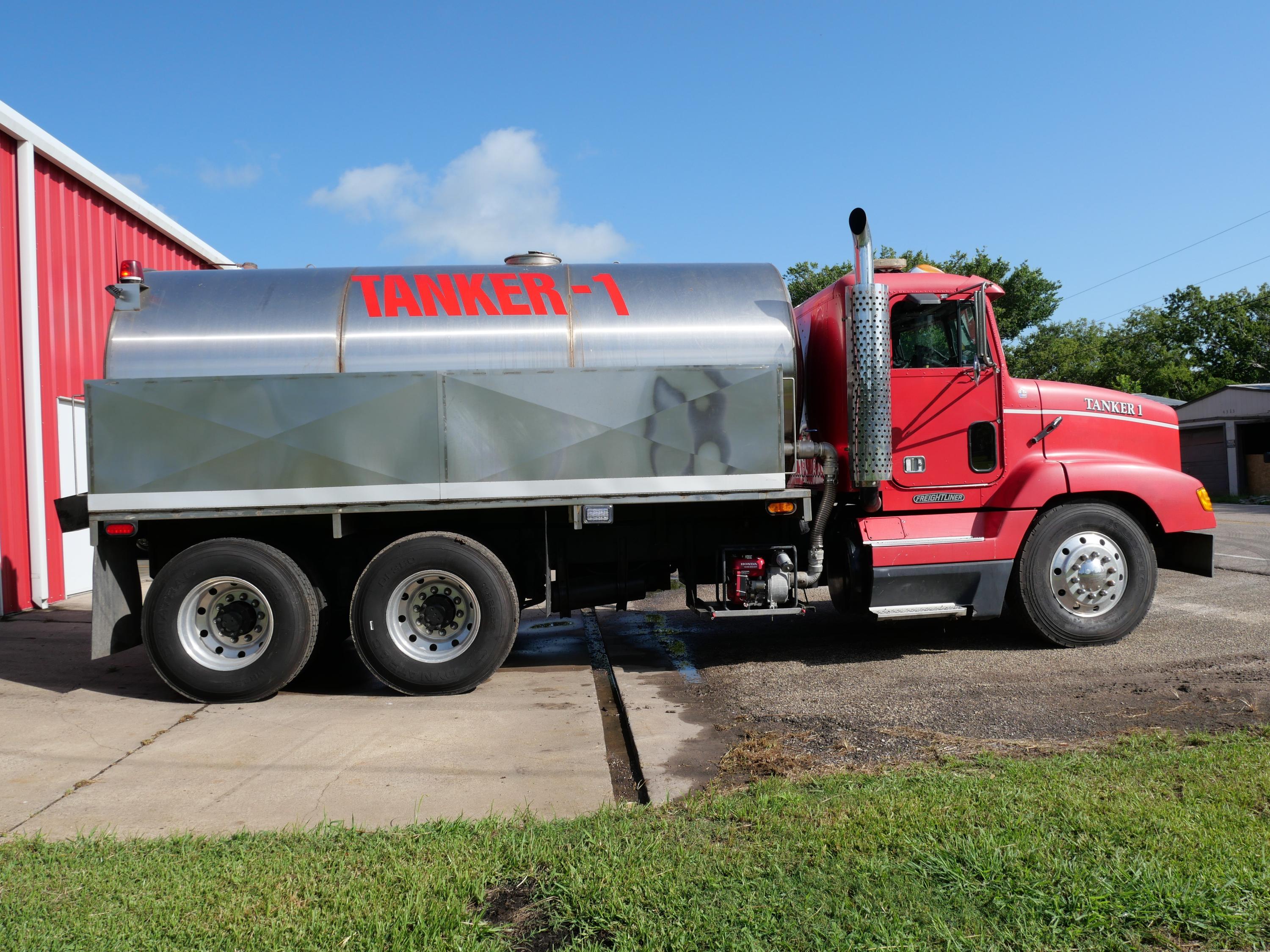 1996 Freightliner 3300 Gallon Tanker/Tender - image 6
