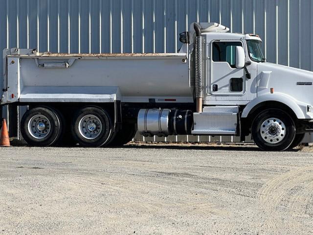 2011 Kenworth Dump Truck - image 1