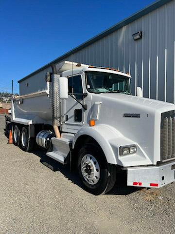 2011 Kenworth Dump Truck - image 2