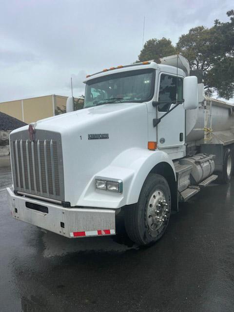2011 Kenworth Dump Truck - image 3