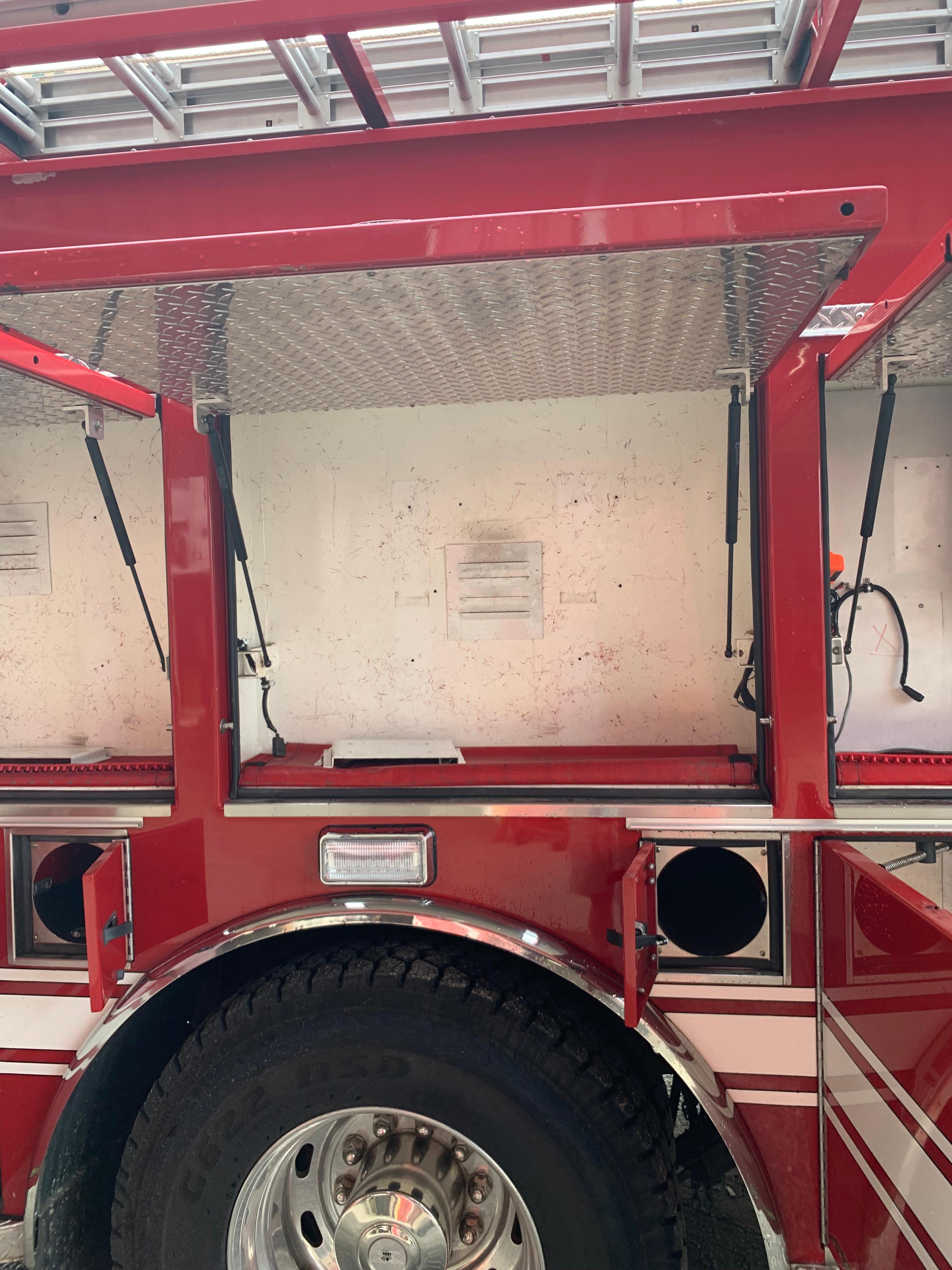 1996 3D Freightliner Pumper Tanker - image 6