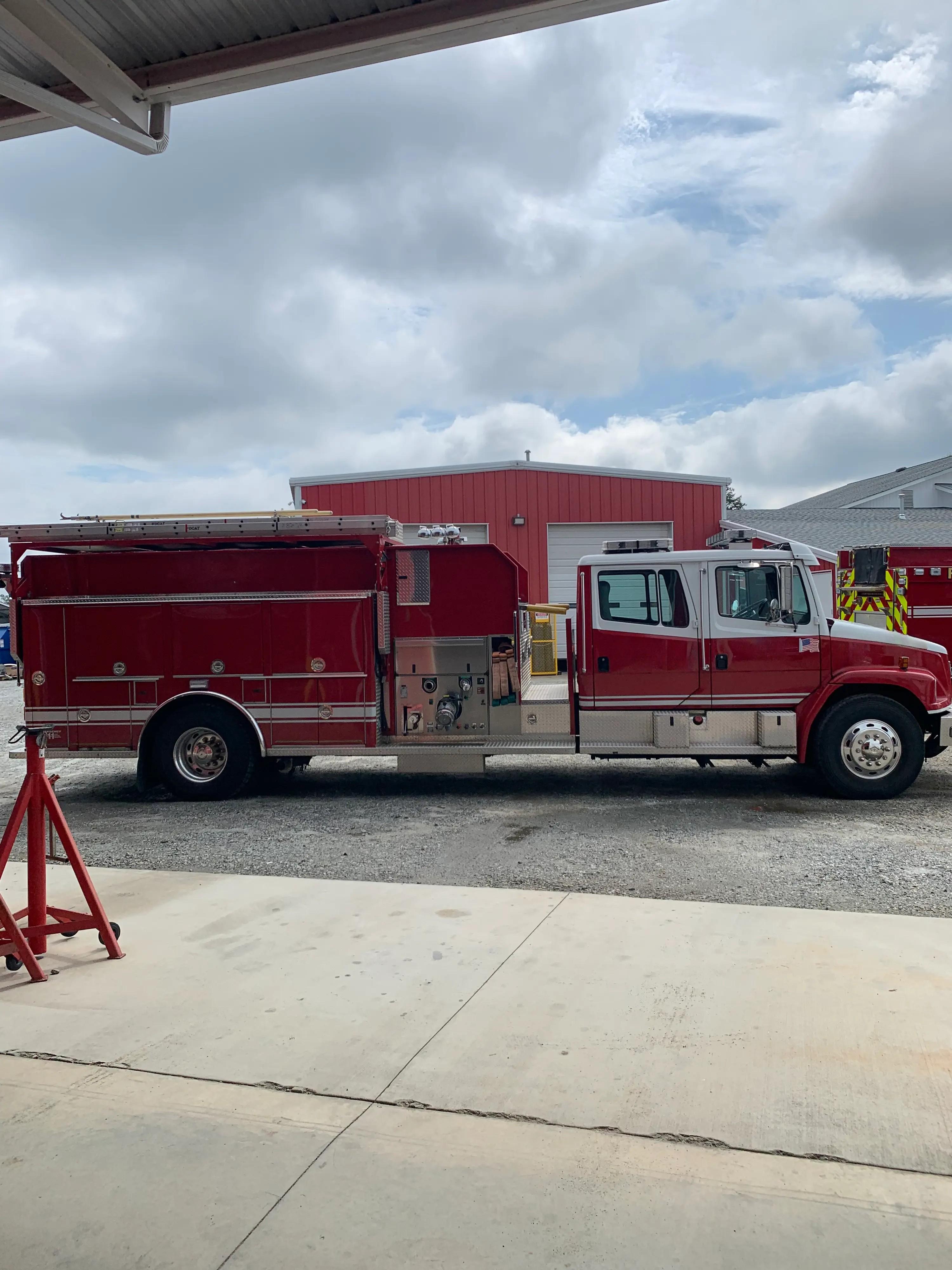 1996 3D Freightliner Pumper Tanker - image 2
