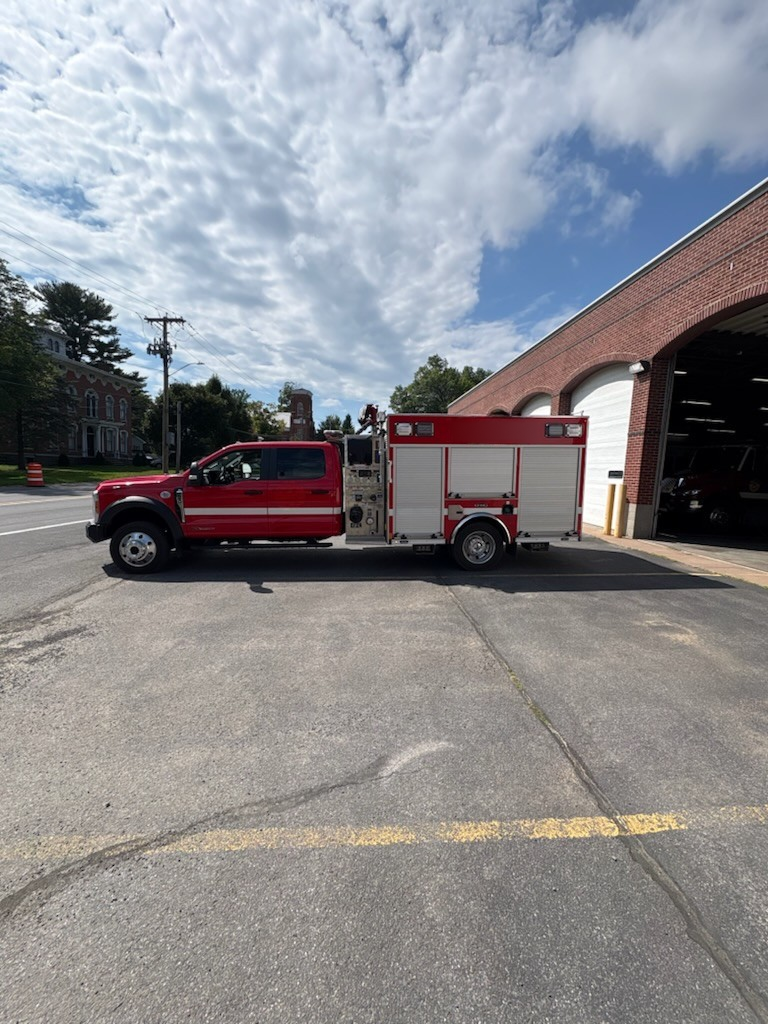 2025 E-One Ford 4x4 Mini Pumper - image 2