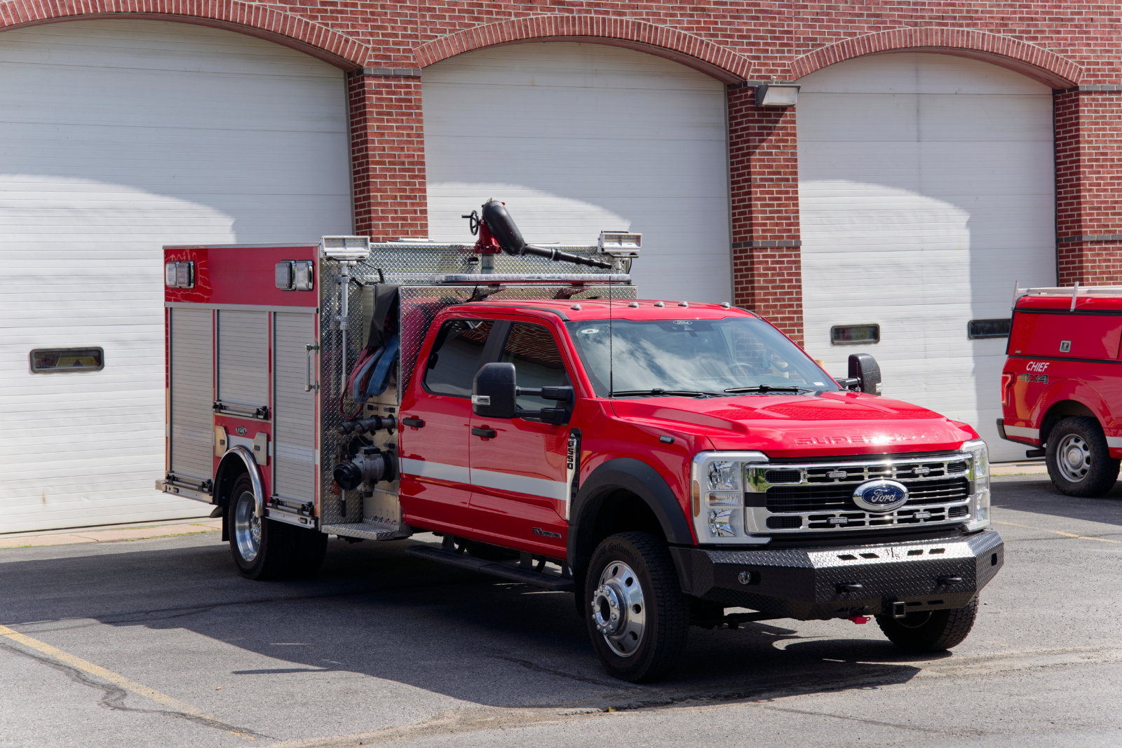 2025 E-One Ford 4x4 Mini Pumper - image 1