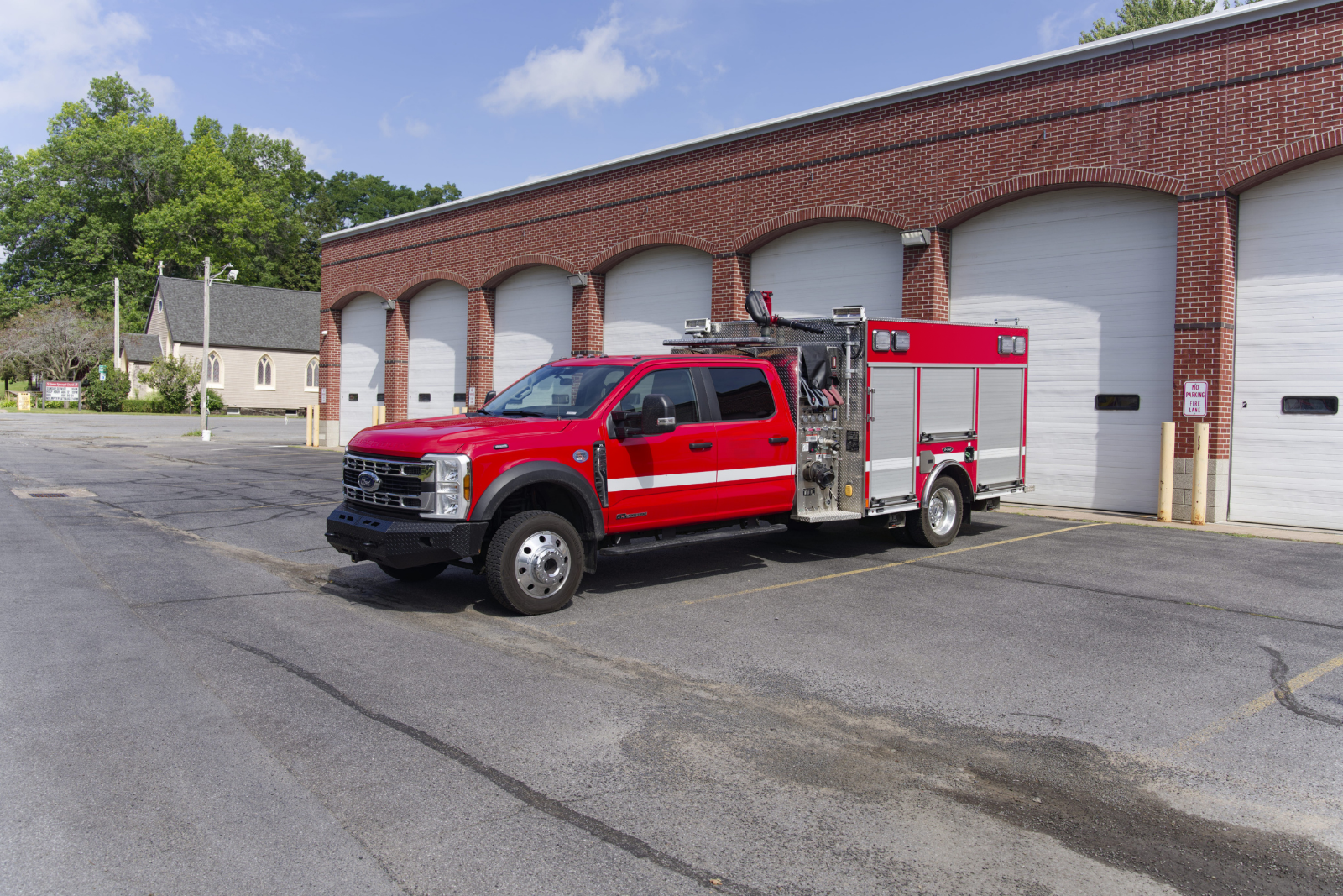 2025 E-One Ford 4x4 Mini Pumper - image 3