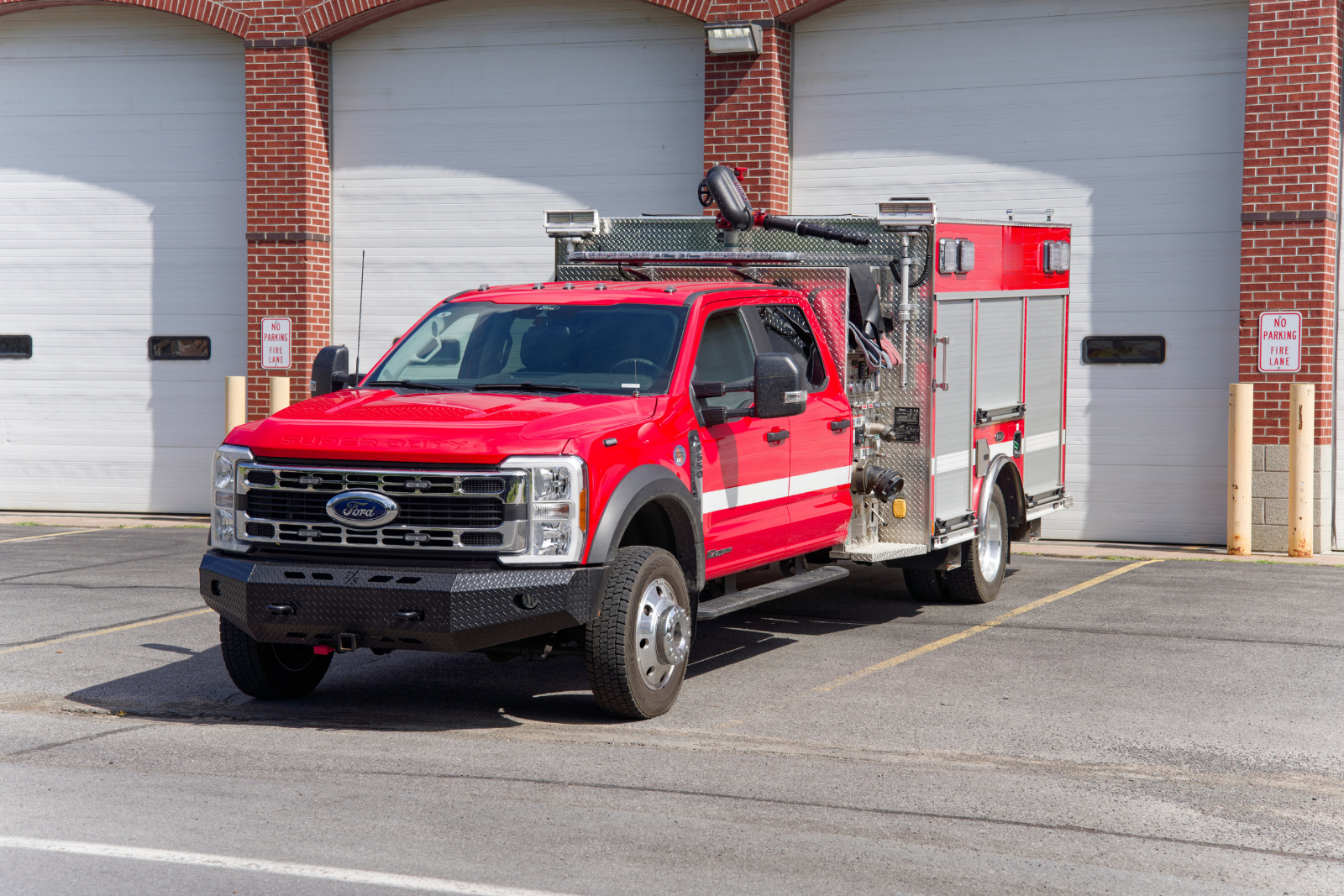 2025 E-One Ford 4x4 Mini Pumper - image 2