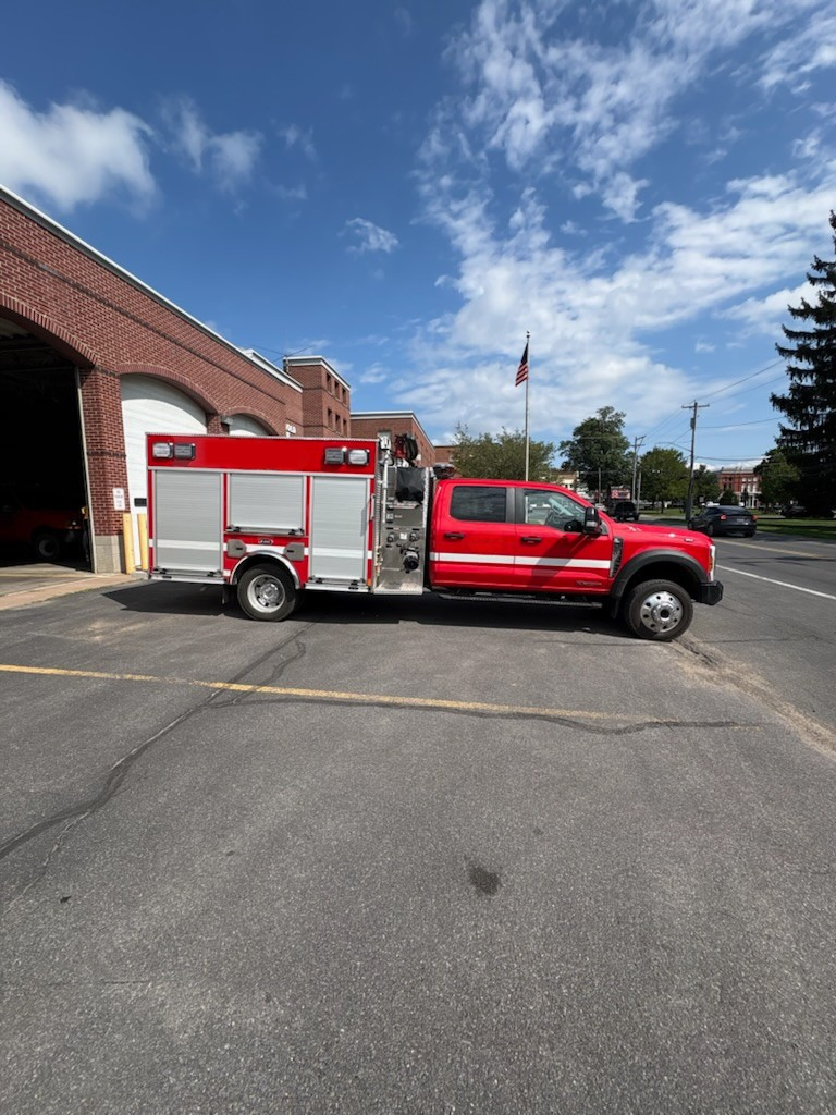2025 E-One Ford 4x4 Mini Pumper - image 1