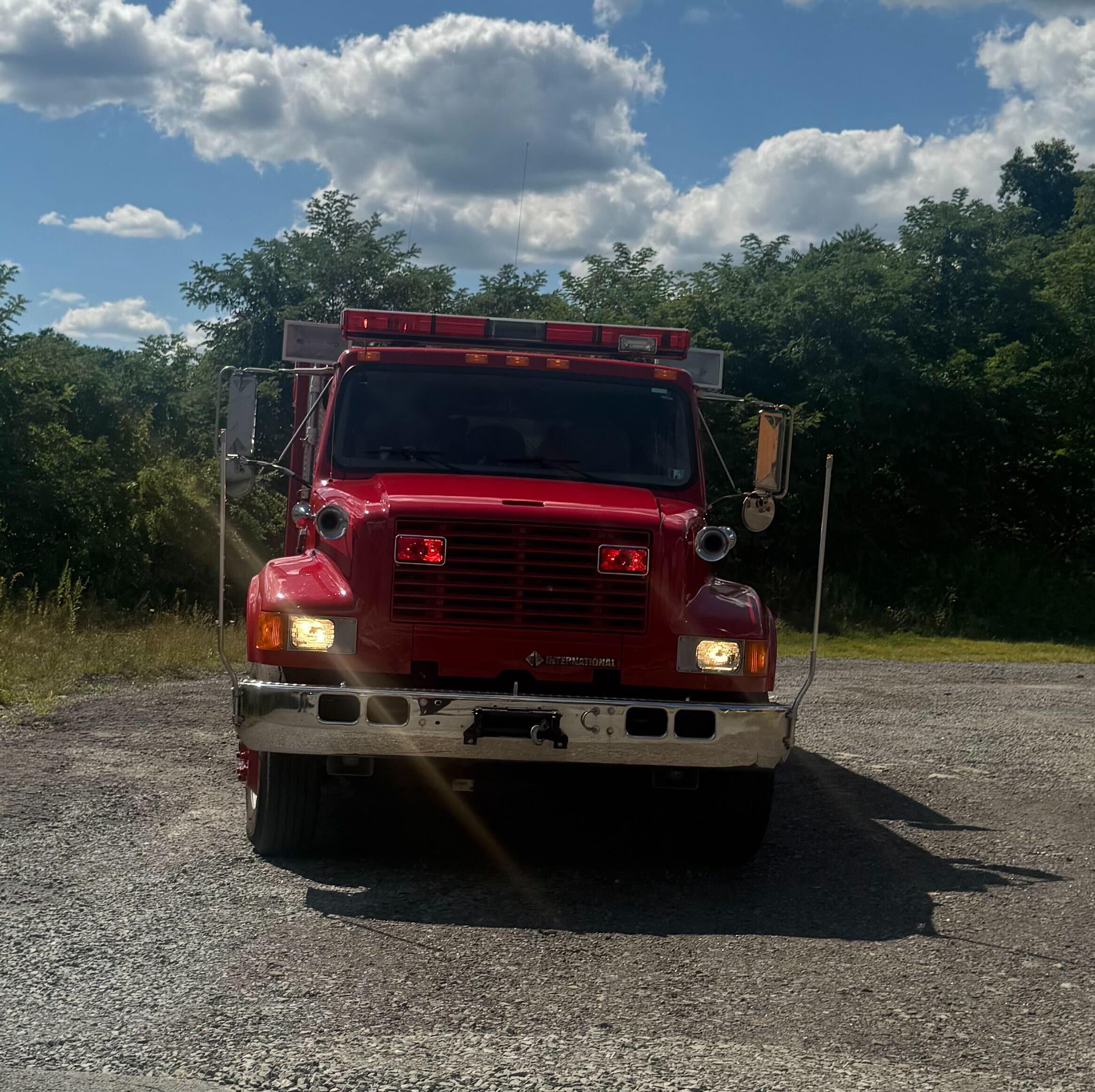 1999 International 4400 Heavy Rescue - image 4