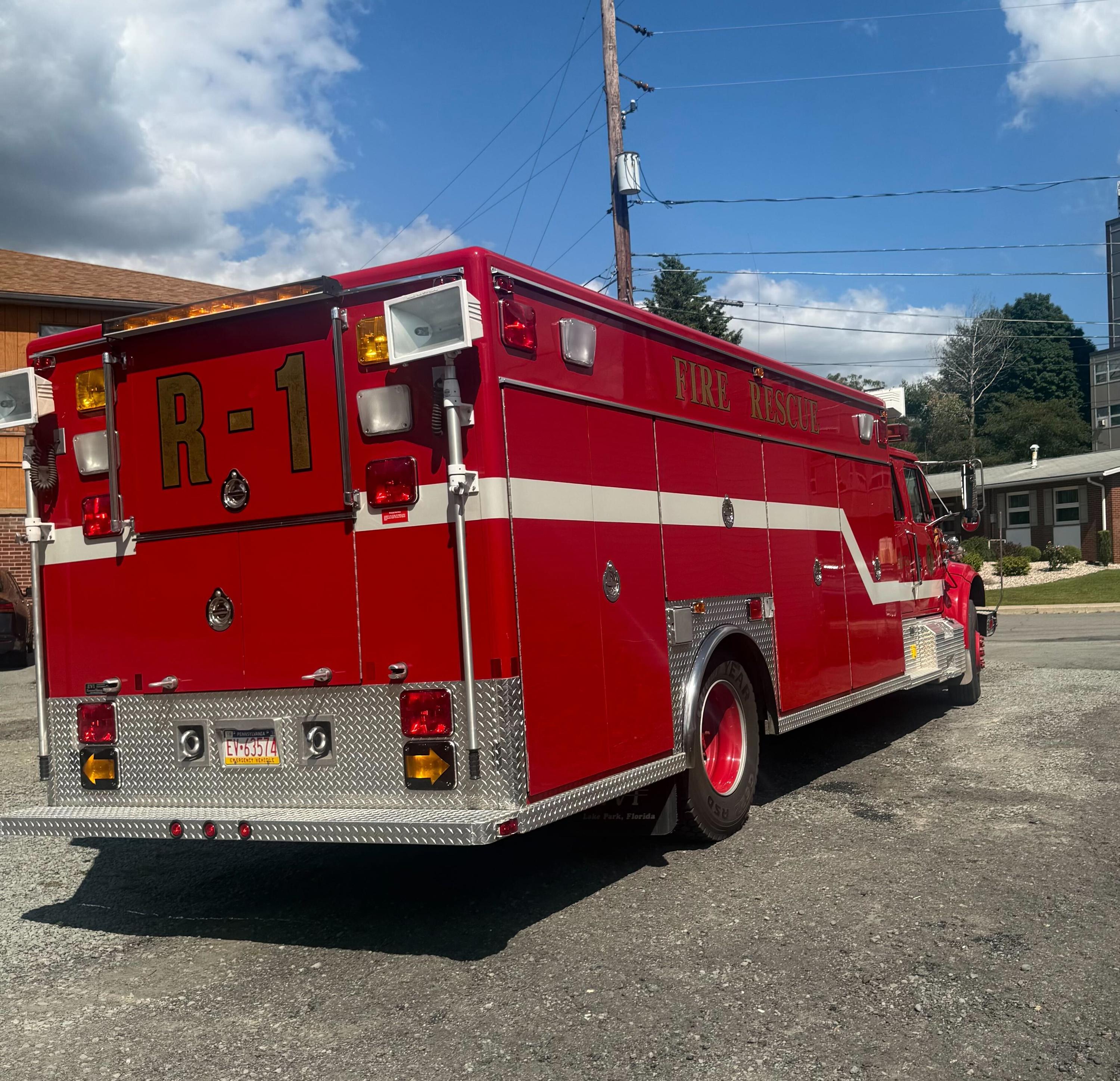 1999 International 4400 Heavy Rescue - image 7