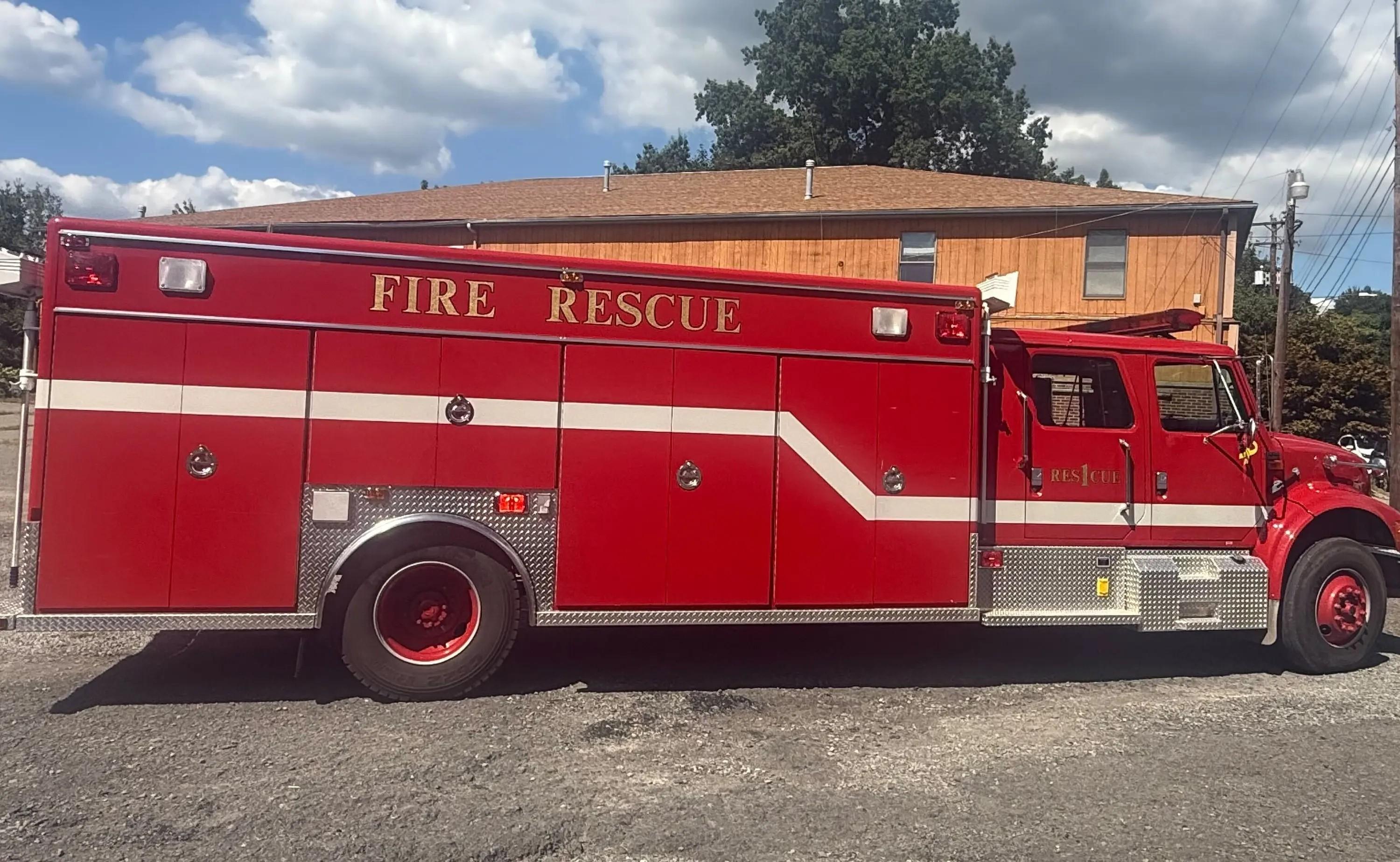 1999 International 4400 Heavy Rescue - image 8