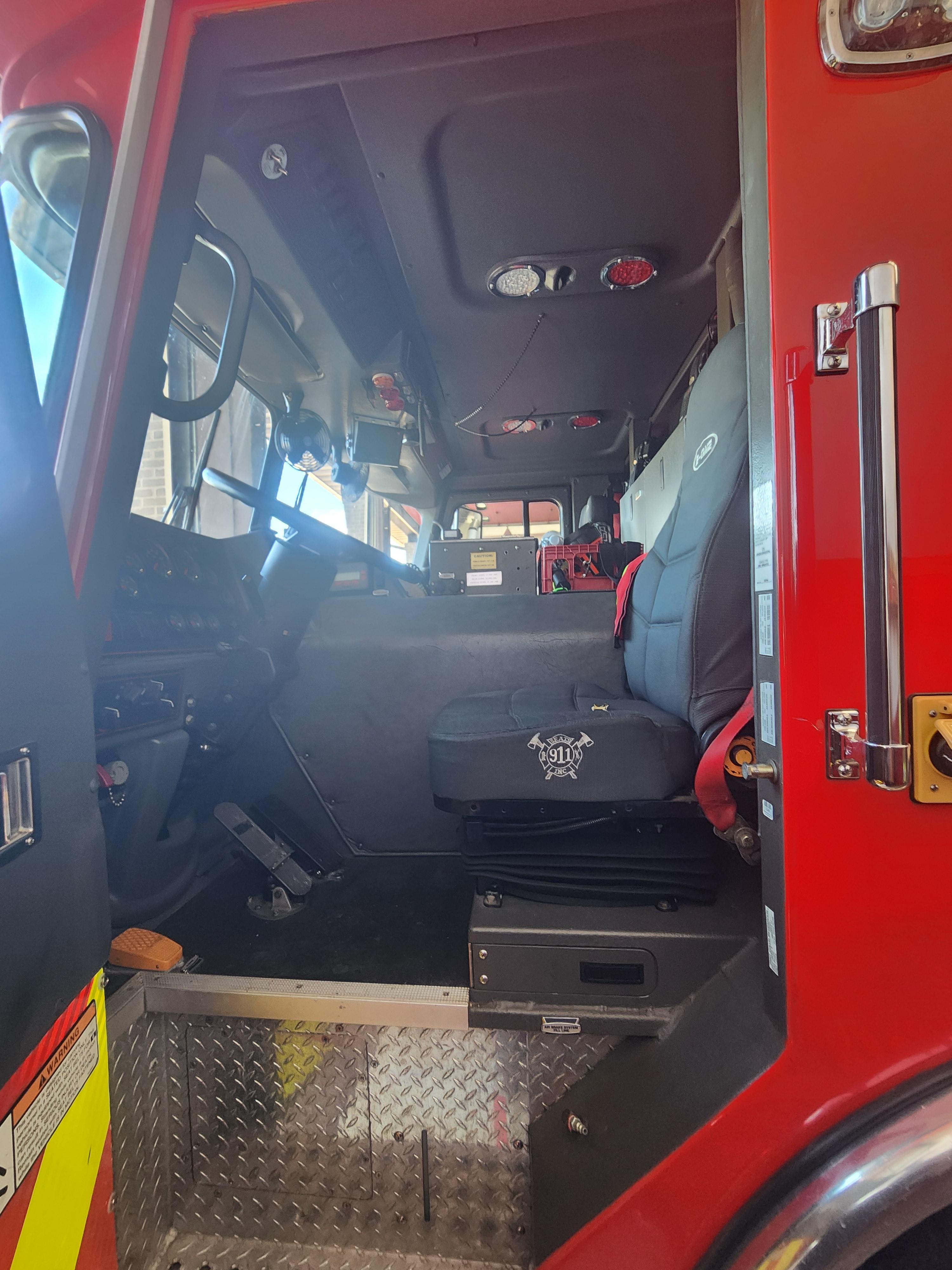 2004 / 2021 E-One Tender Pumper - image 9