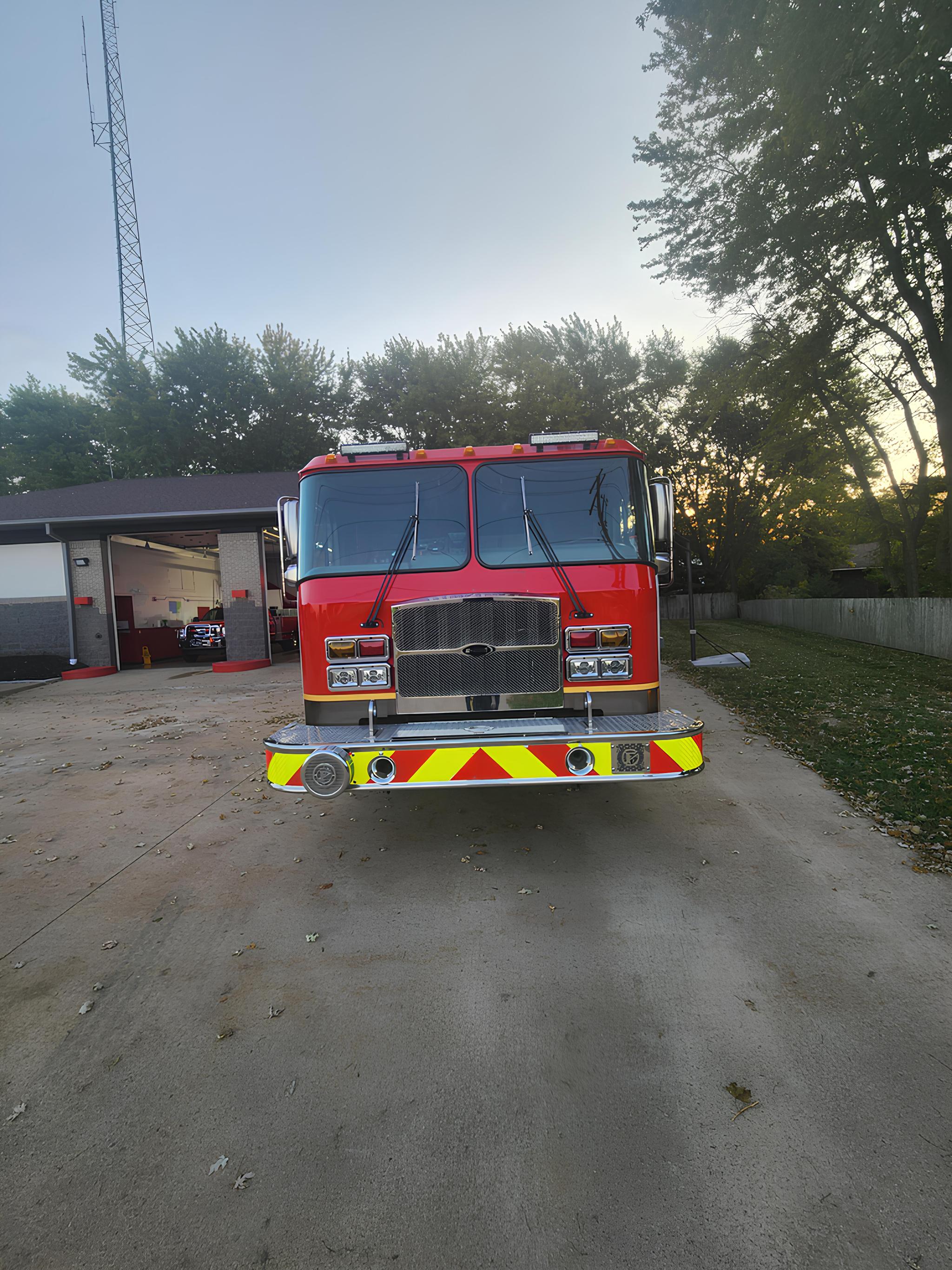 2004 / 2021 E-One Tender Pumper - image 4